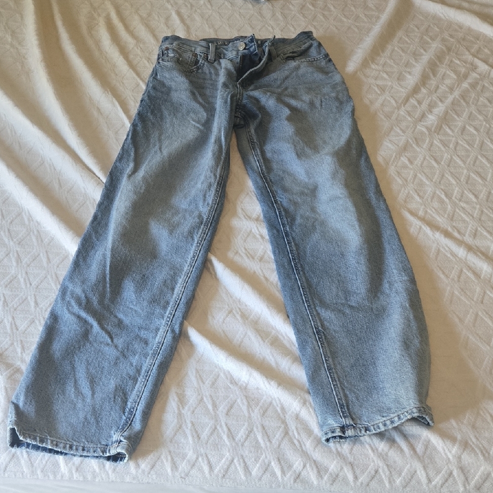 American Eagle Outfitters Light Blue Relaxed Jeans